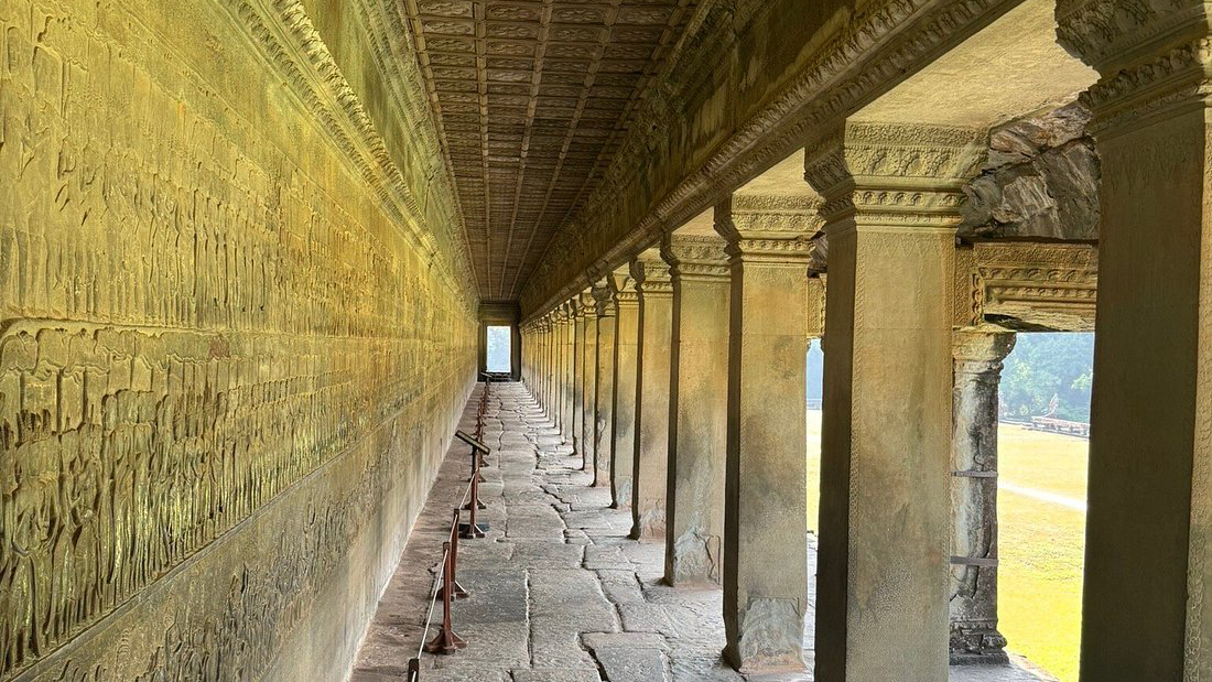 Angkor corridor